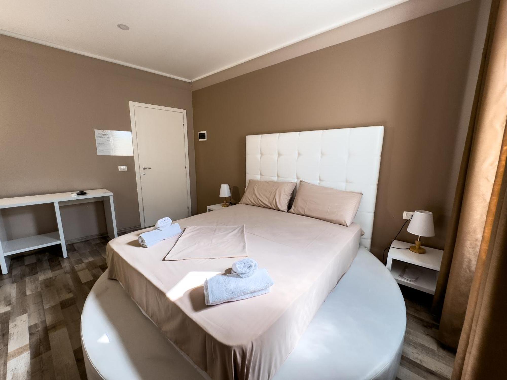 Shkodra Budget Hotel Buitenkant foto